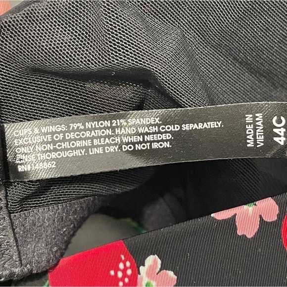 Torrid XO Back-Smoothing Push-up Plunge Strawberry Black Print Bra W-811 Sz 44C - Picture 9 of 11